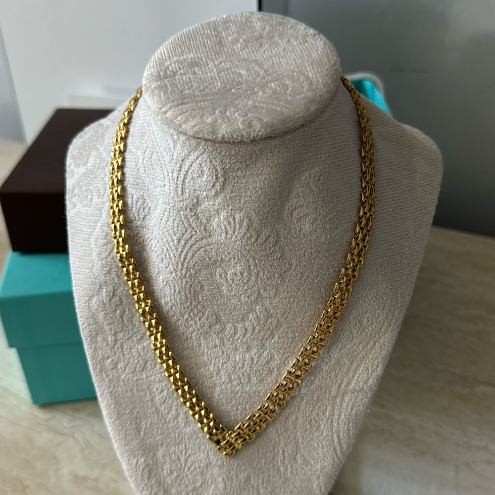 Beautiful Panther Chain V Necklace/16.5”